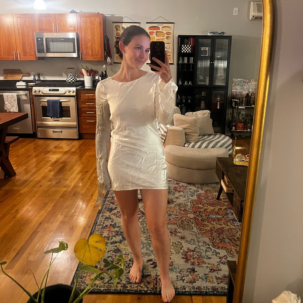 Elegant White Long-Sleeve low back Dress